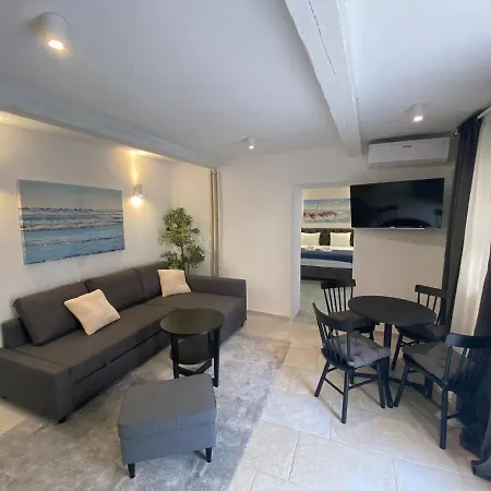 And Happy Place شقة