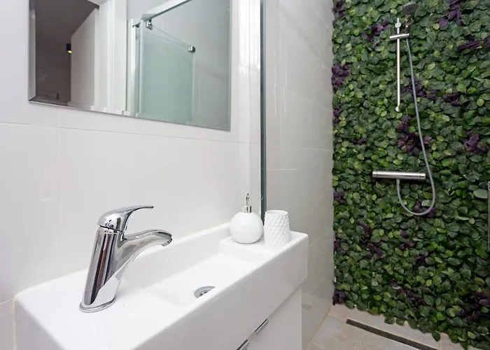 And Happy Place * Хвар