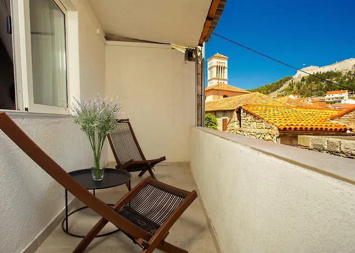 Апартаменти And Happy Place *