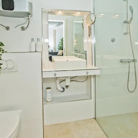 And Happy Place Apartman *