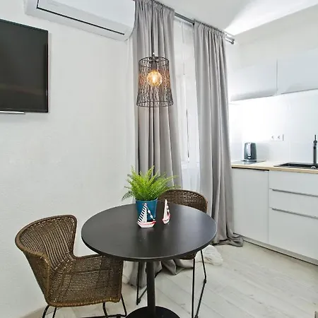 And Happy Place Apartman Hvar Town