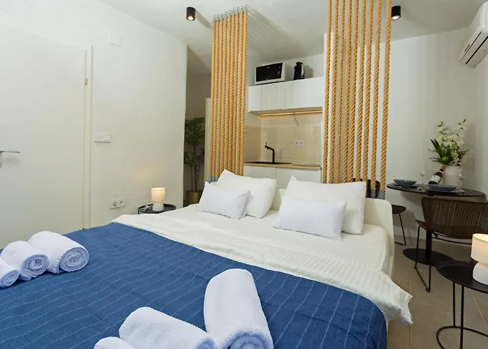 Apartment&studios Happy Place * Hvar Town