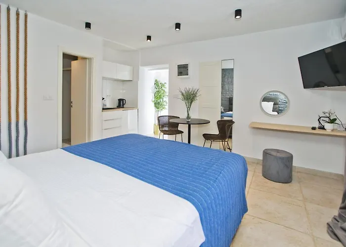 Apartment&studios Happy Place Hvar Town